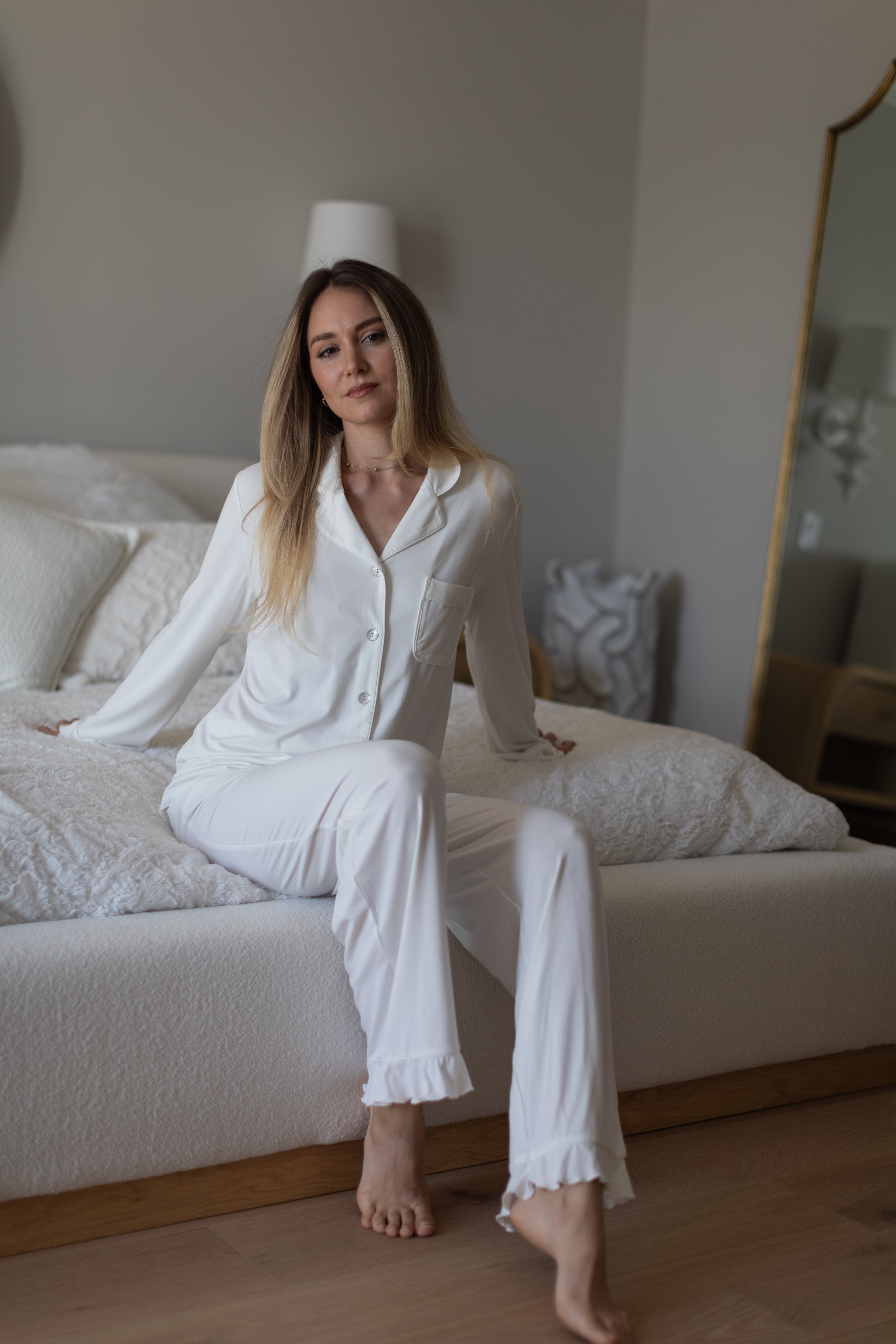 NOZOMI ISHIGUROフリル付きホワイトハット Ruffle Bamboo Pajama Bridal Pant Set in Dove – Waverles