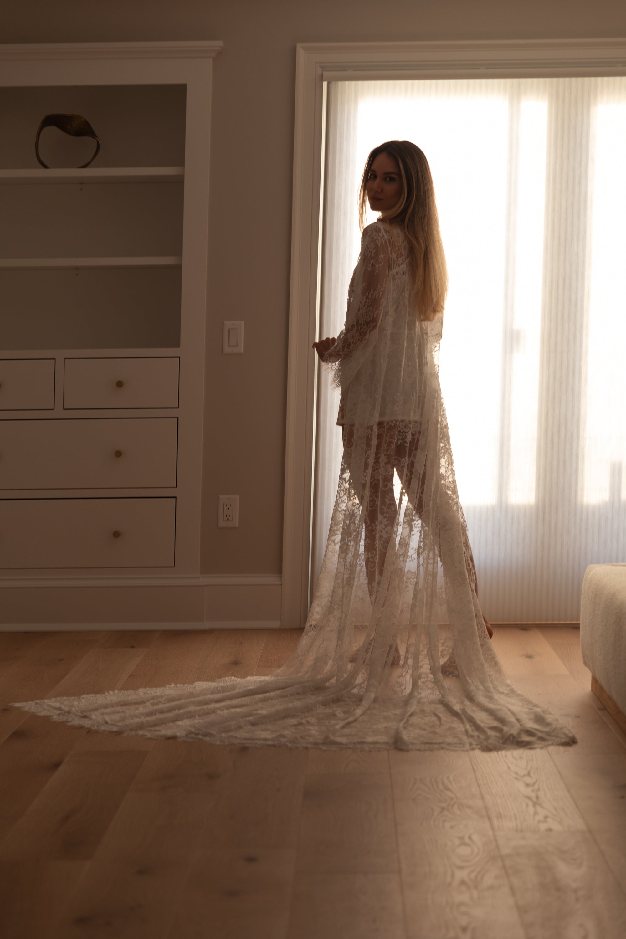 Celine Bridal Lace Train Robe M Celine Bridal Lace Train Robe M