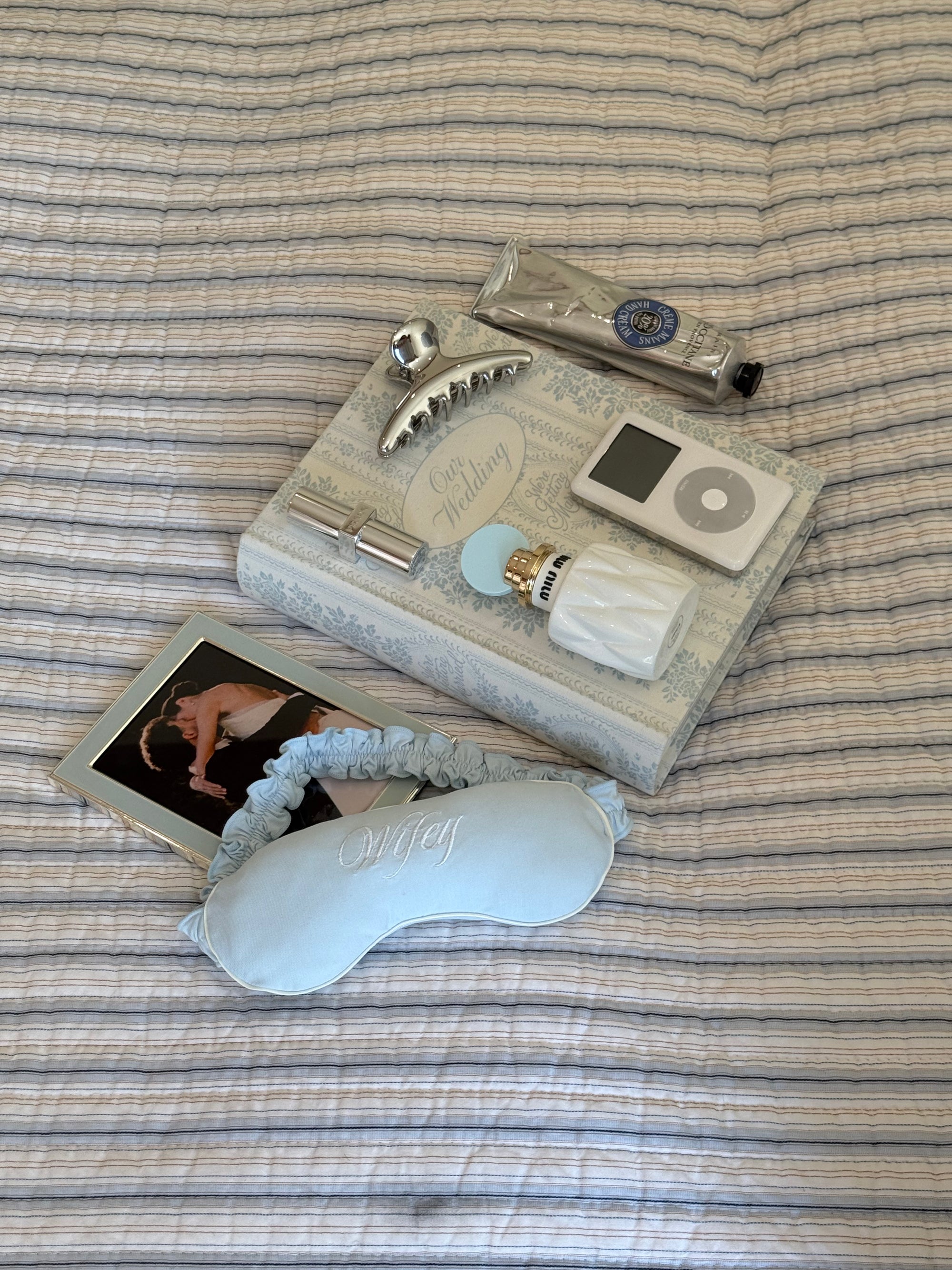 Vintage print wedding photo album