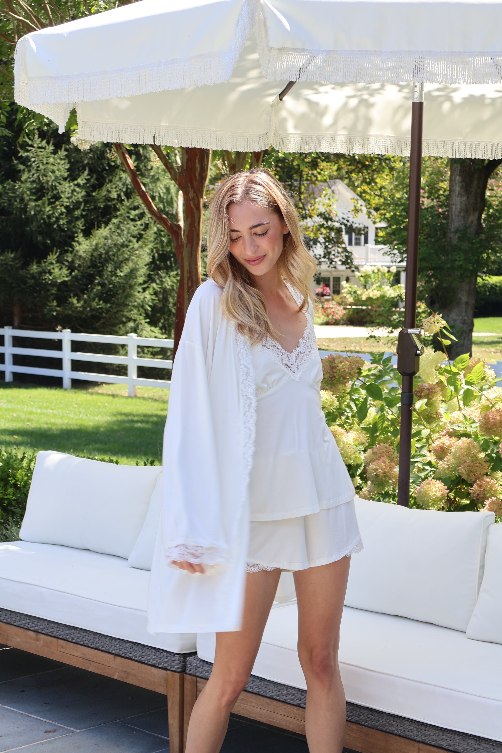 Bamboo Lace Trim Short Robe in Dove