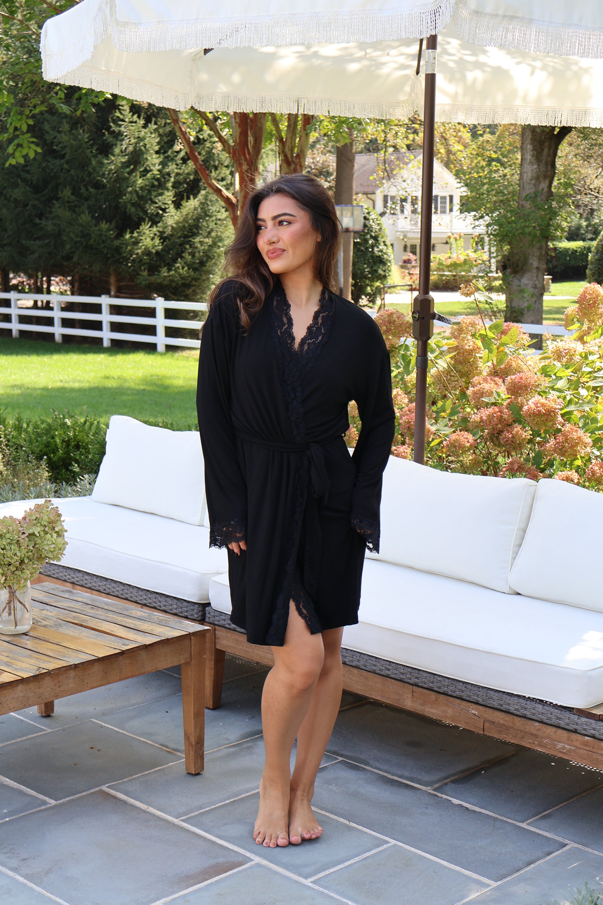 Bamboo Lace Trim Short Robe in Noir